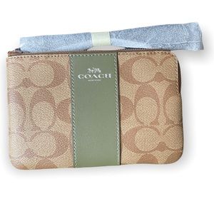 NWT! Coach corner zip wristlet signature canvas